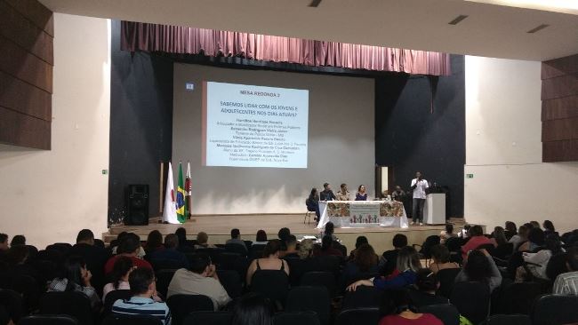 Durante Mesa Redonda do turno da tarde, participantes discutiram sobre o tema 